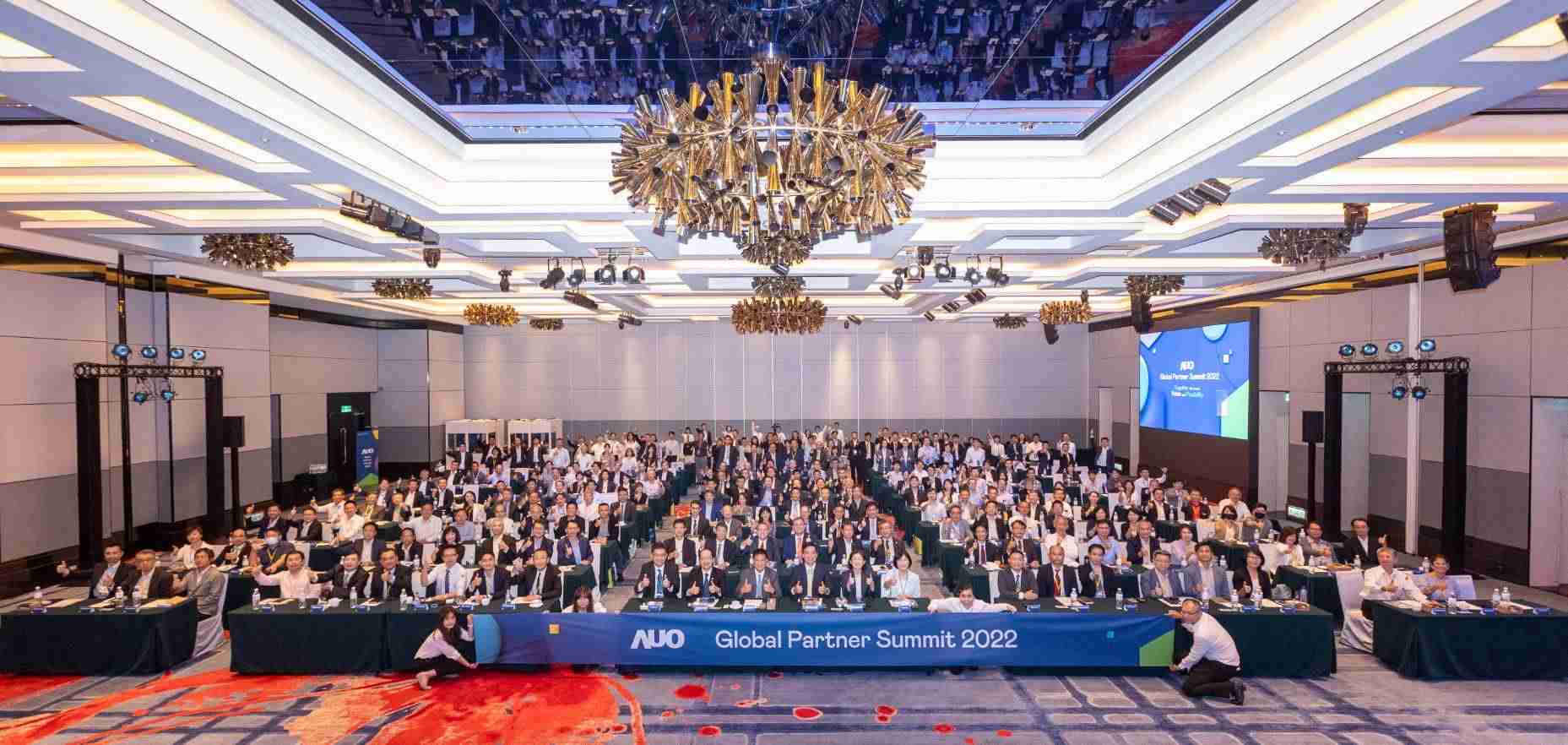 友達推動「安心、、創新、、、、用心、、同心、、、盡心」五星職旅，，為菲籍員工打造全方位照護，，，，首度贏得「人權實踐與發展領袖獎」殊榮