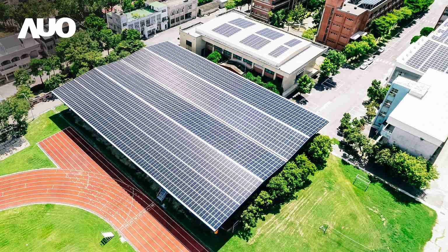 CG电子SunSteel光电整合型浪板具备快速安装、、、、轻量化优势,,可提升15%发电效能,,,,通过国际IEC与台湾VPC认证安全、、、、防漏、、、、耐候标准